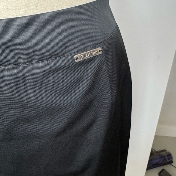 Authentic Vintage Galliano Black Pencil Skirt – IT 42 (US 6/8) – Made in Italy - Picture 15 of 17
